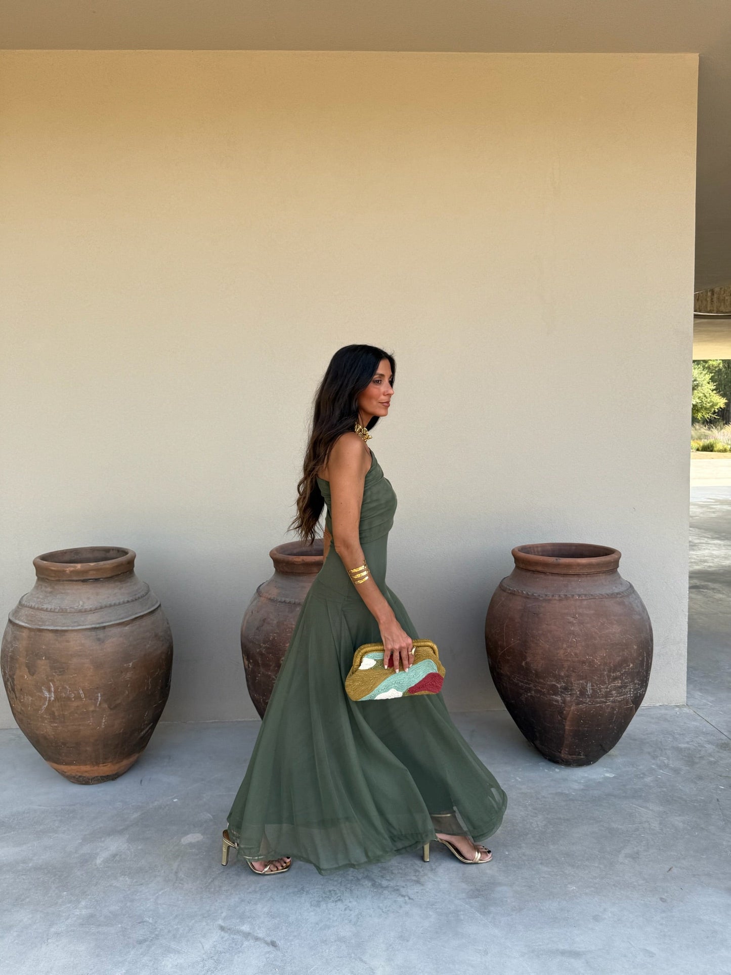 Olivia | Vestido largo asimétrico verde oliva