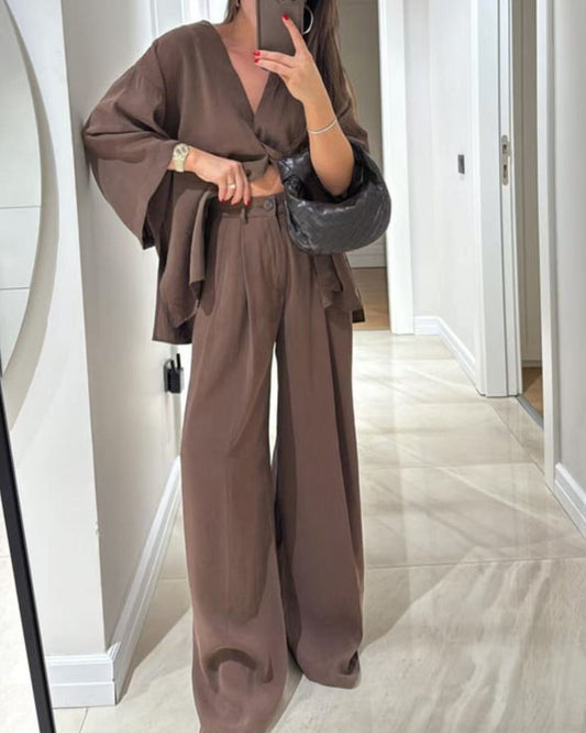AMARA| CONJUNTO RELAJADO DOS PIEZAS CUELLO V