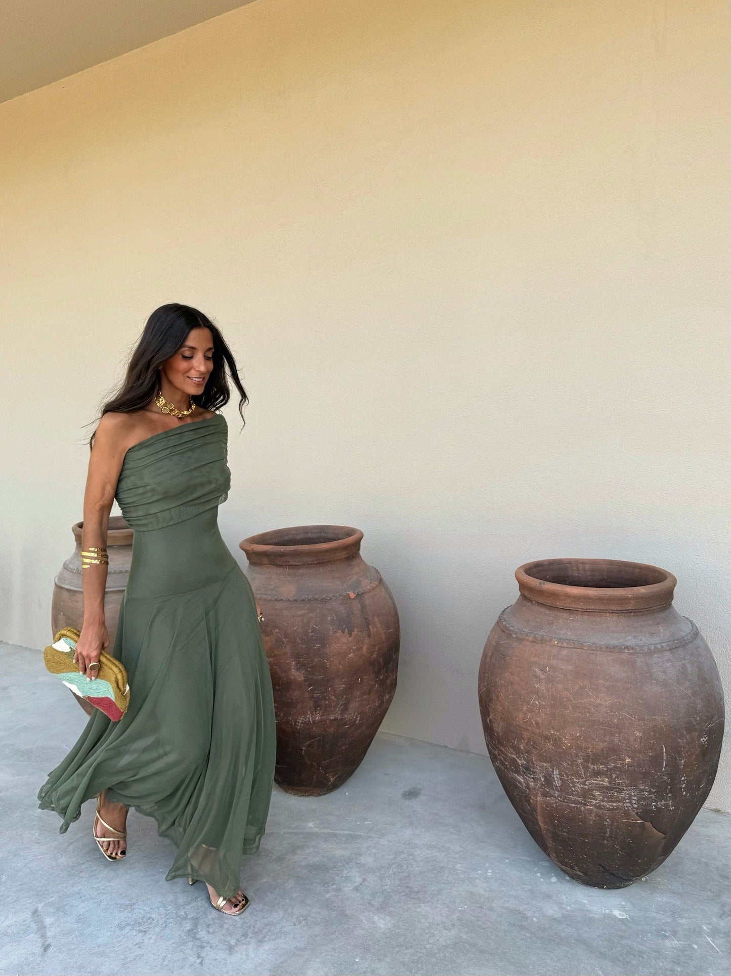 Olivia | Vestido largo asimétrico verde oliva