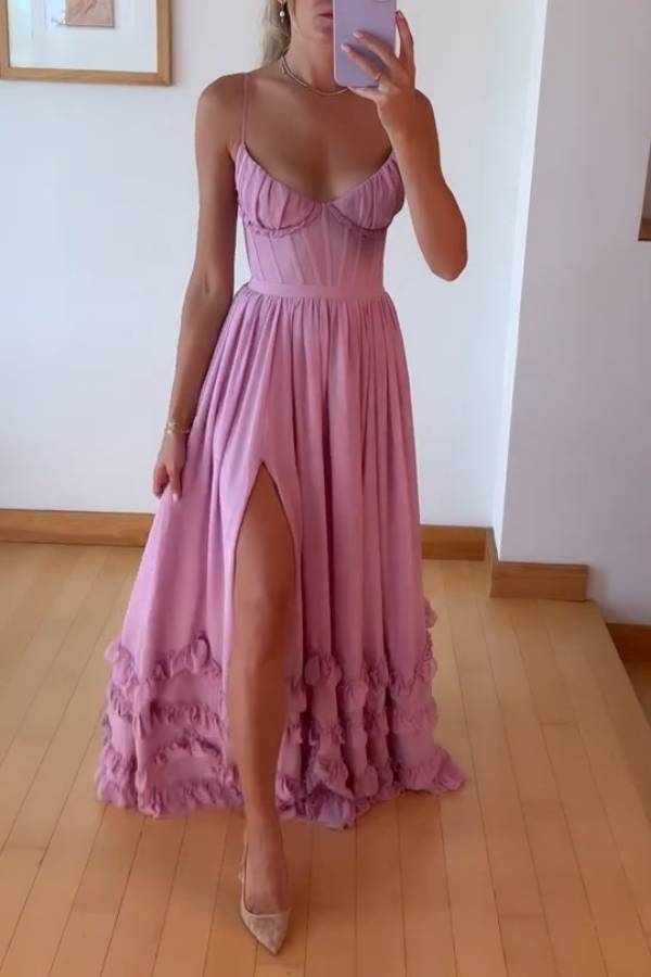Carmen | Vestido largo con escote en tirantes finos, volantes y abertura