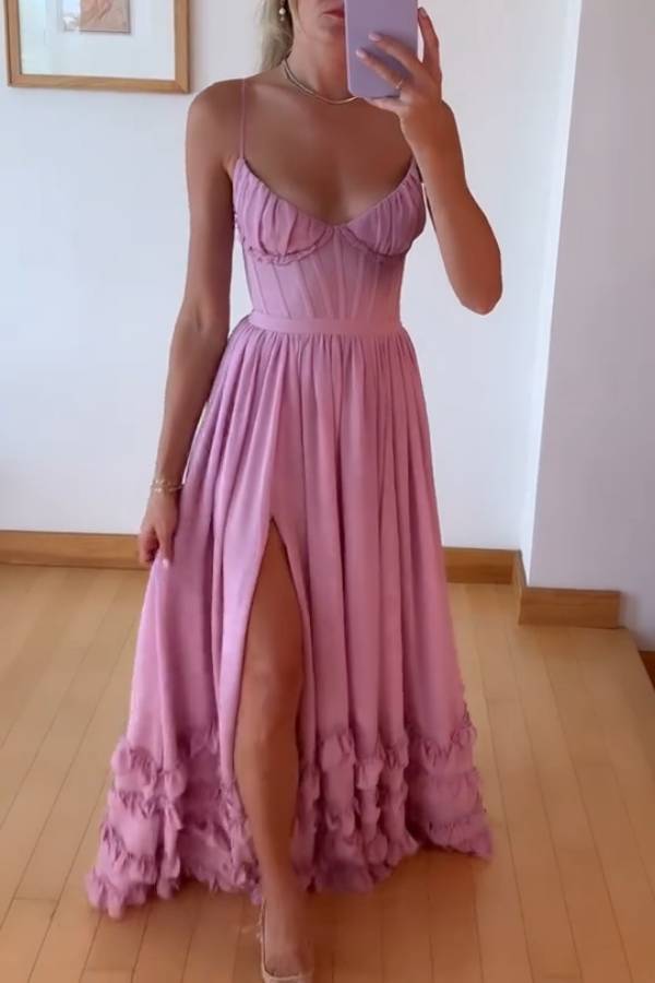 Carmen | Vestido largo con escote en tirantes finos, volantes y abertura